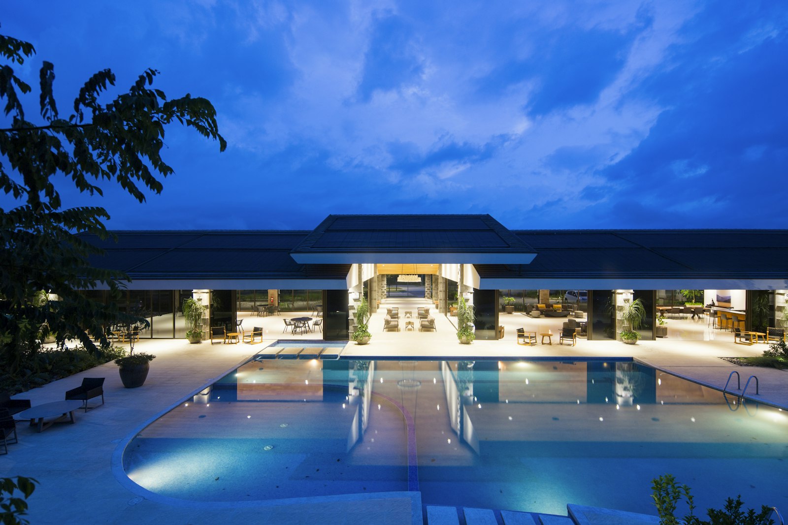 El resort al atardecer